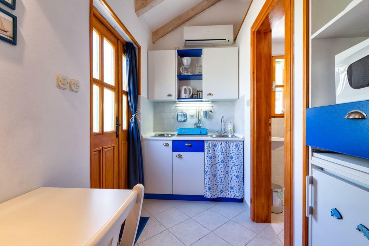 Apartments Nautica, マリ・ロシニュ エクステリア 写真