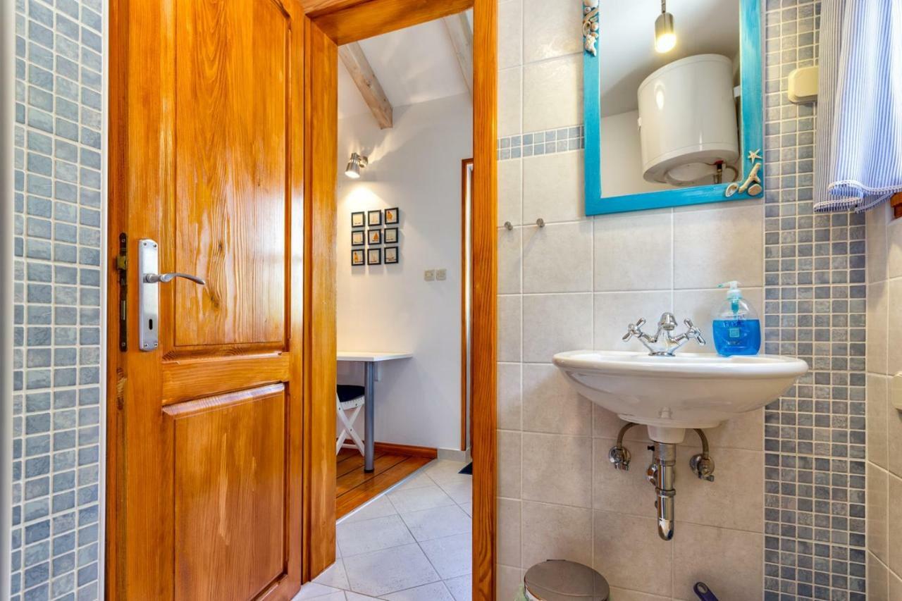 Apartments Nautica, マリ・ロシニュ エクステリア 写真